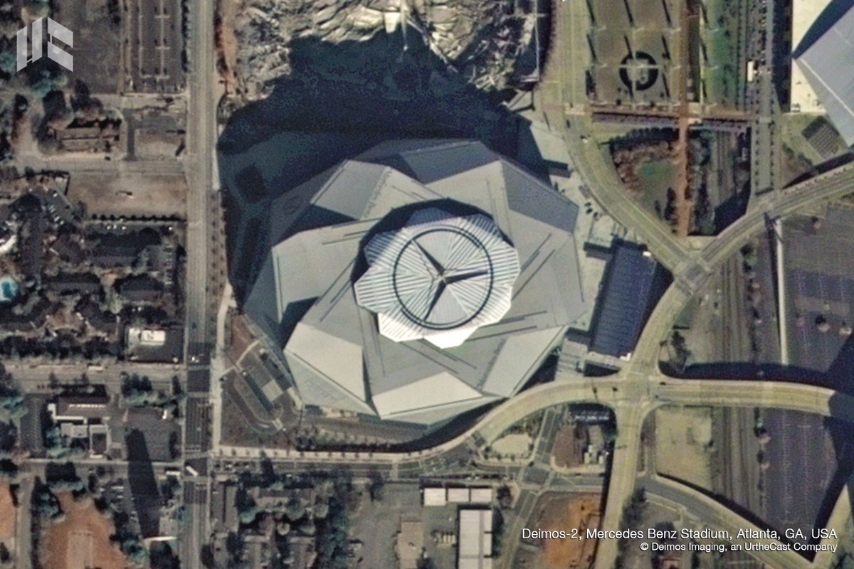 EarthDailyA's tweet image. Looking forward to the #SuperBowlLIII taking place on Sunday? We bring you the @MBStadium in Atlanta as seen by #DEIMOS2 for you to warm up!