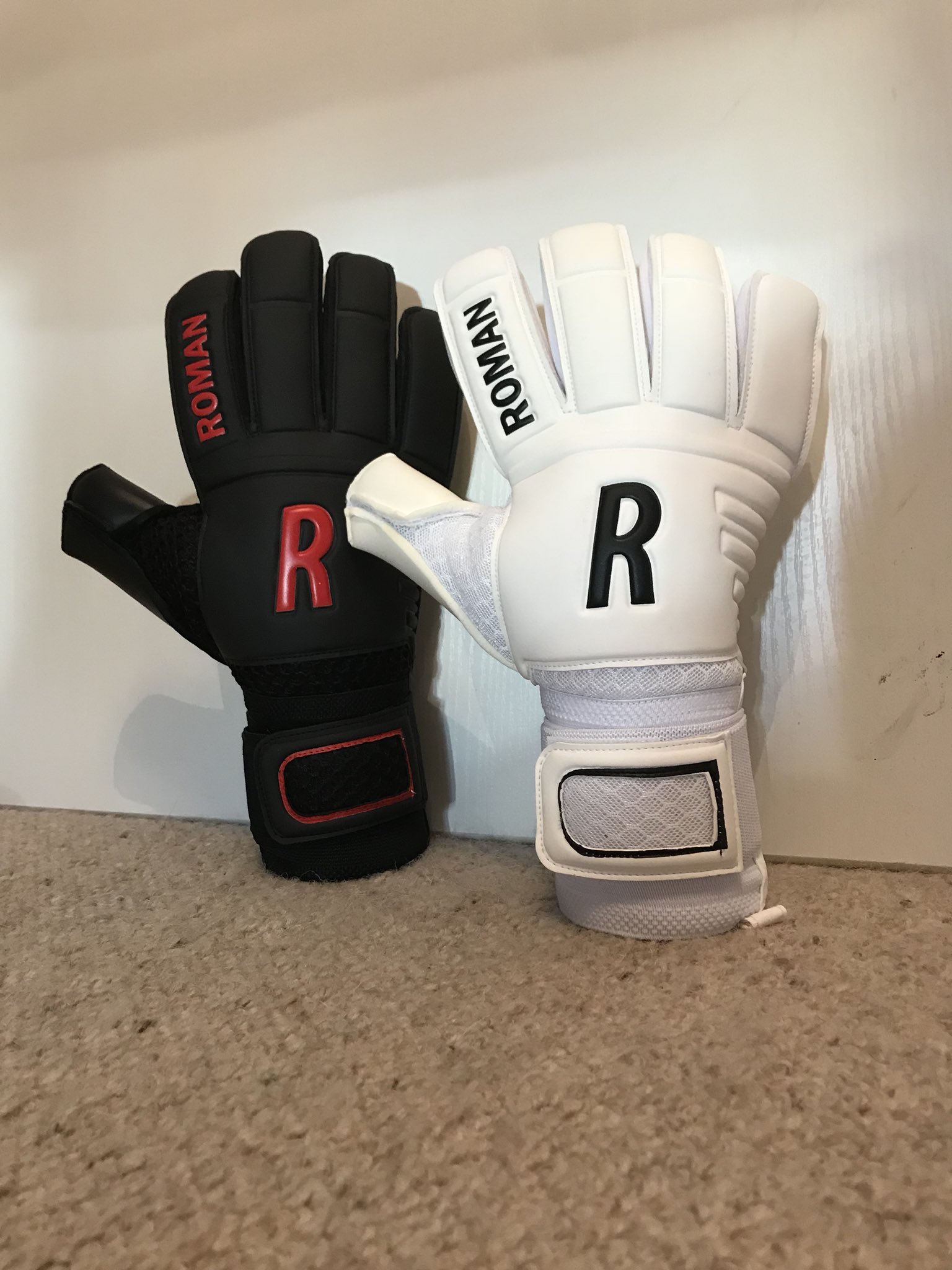 roman goalkeeper gloves