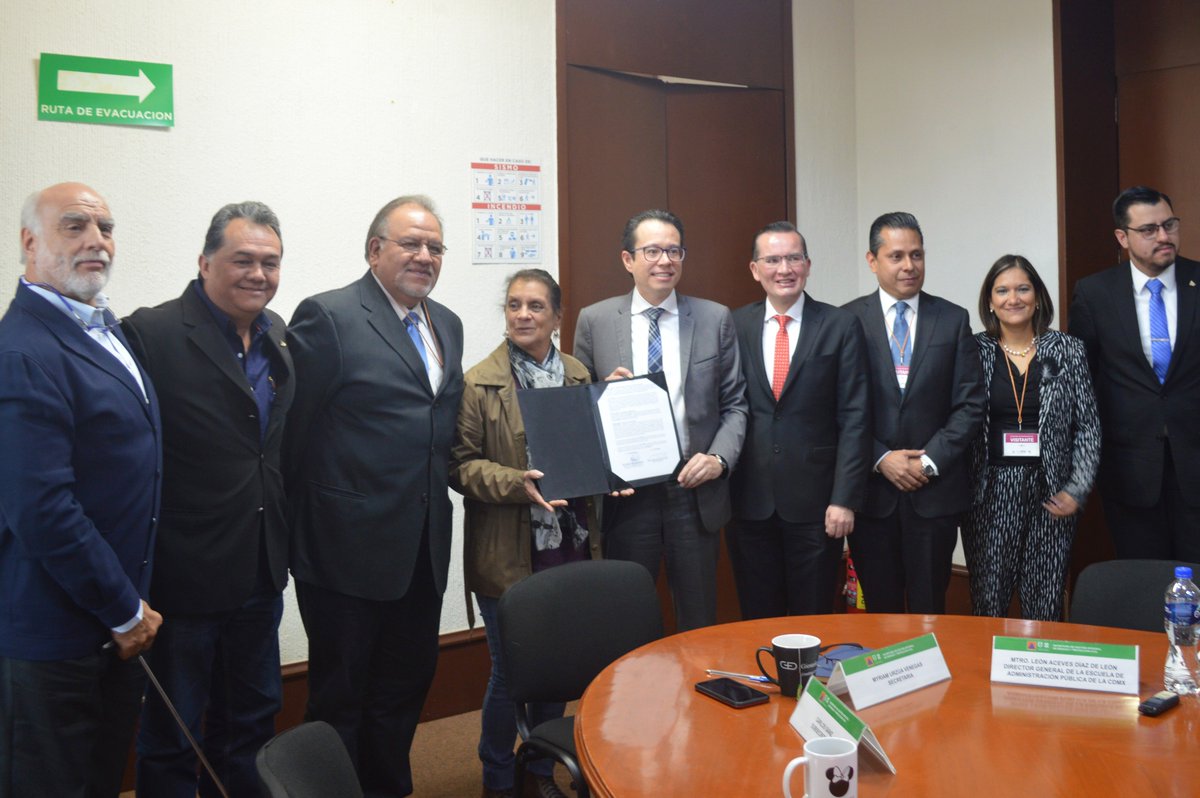 eap_cdmxoficial's tweet photo. #SGIRPC y la #EAP firman Convenio de Colaboración para conjuntar esfuerzos que permitan profesionalizar a la función pública en materia de gestión integral de riesgos. Un especial agradecimiento a la Arq. @VenegasUrzua Secretaria de #SGIRPC https://t.co/pXDcOVl3kW
