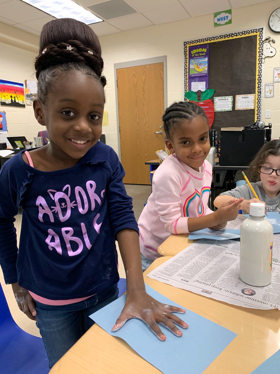 fmteducare's tweet photo. The Littles made hand-print polar bears 💙🖌️#WeMadeThis #PolarBears #SoCute #TheLittles #ThanksMsGrace https://t.co/ztTWiXruun