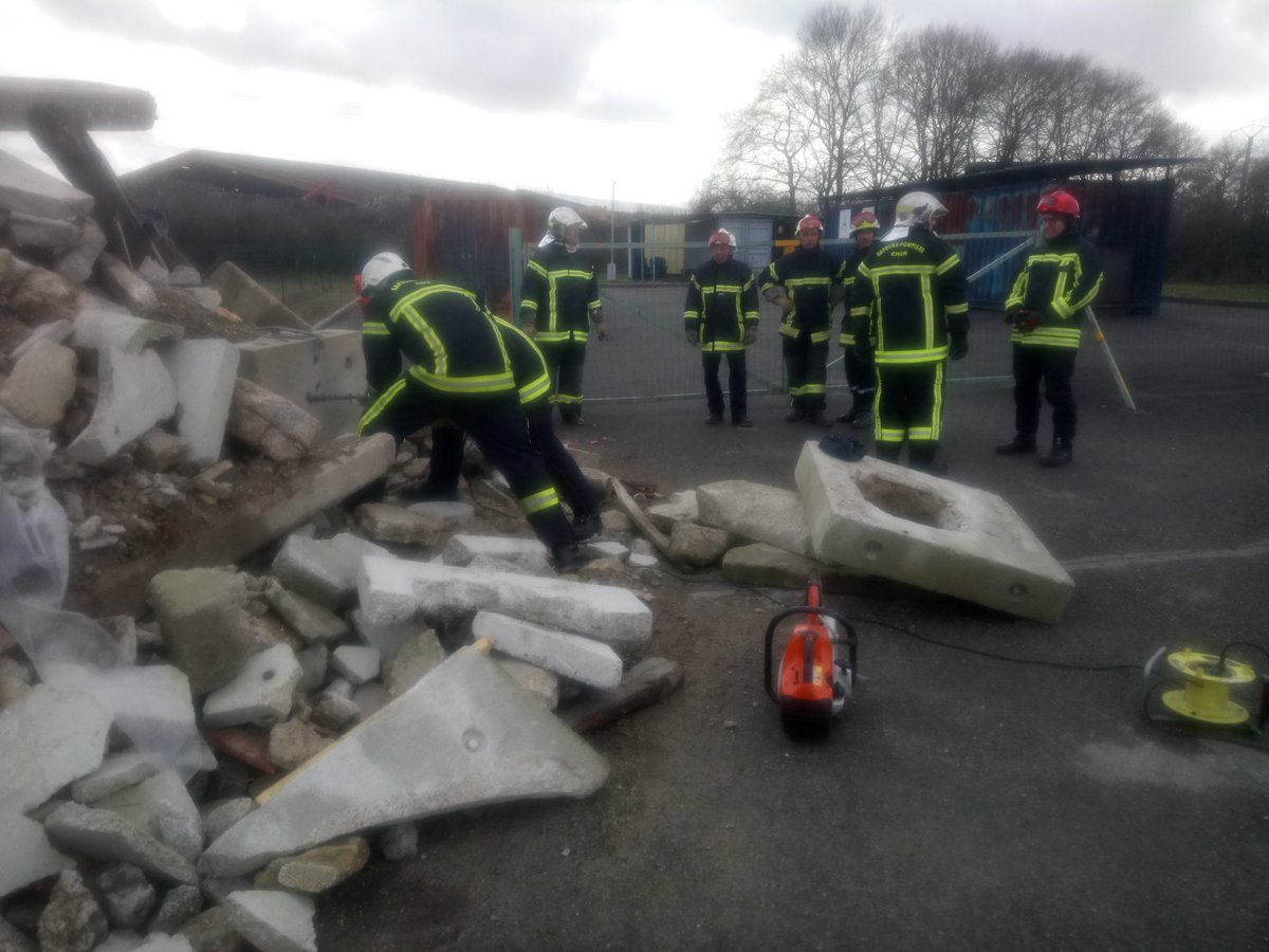 PONTHUS18's tweet image. Journée SDE#UIISC avec SDIS18@1 UNITÉ SDE18 ⚒🛠✂ 🕳 sur un secteur dédié#mixité#partage. Exercice prépa#INSARAG du lundi à jeudi #UIISC@CEIFOR. Merci pour l&apos;invitation.