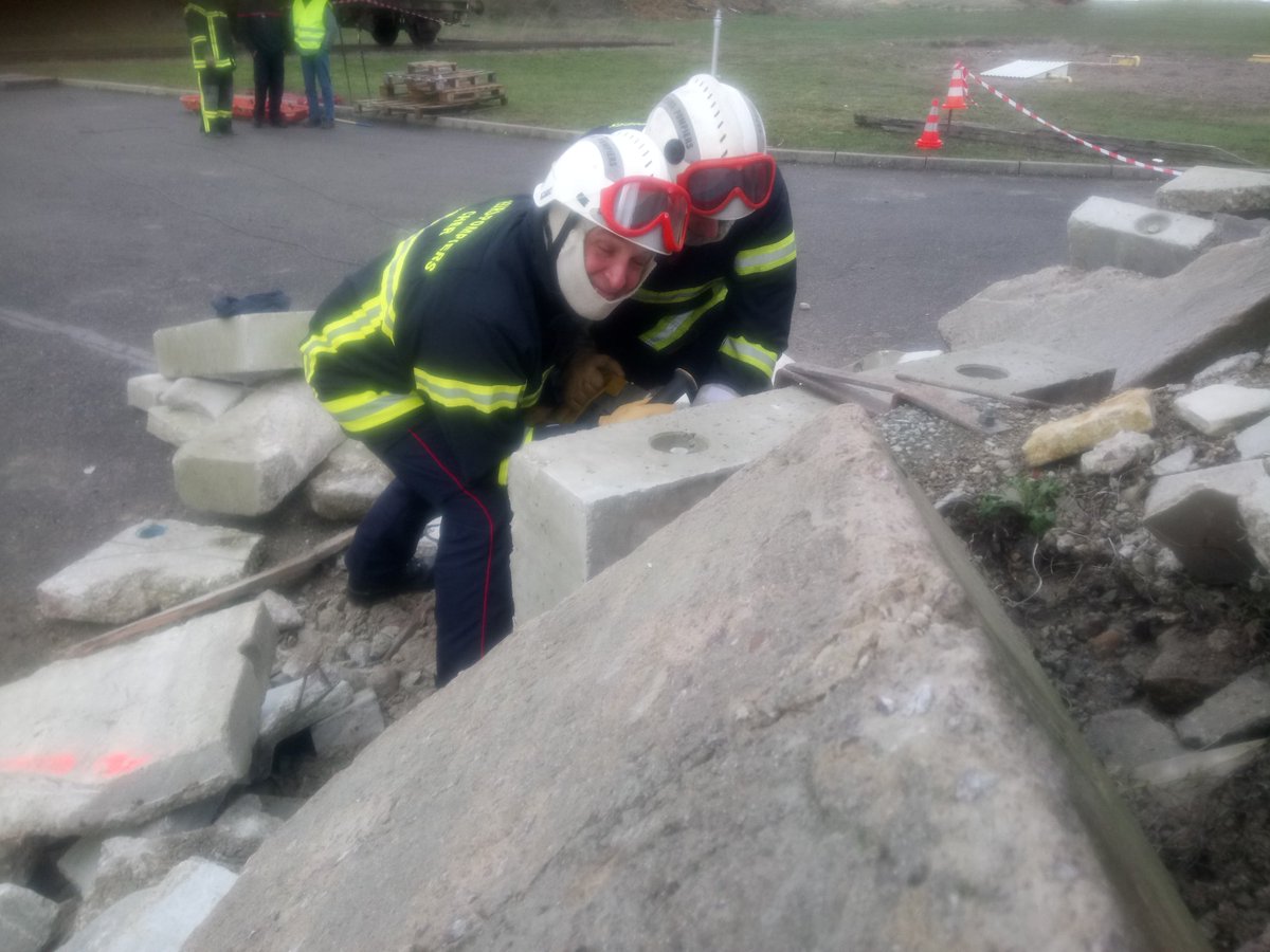 PONTHUS18's tweet image. Journée SDE#UIISC avec SDIS18@1 UNITÉ SDE18 ⚒🛠✂ 🕳 sur un secteur dédié#mixité#partage. Exercice prépa#INSARAG du lundi à jeudi #UIISC@CEIFOR. Merci pour l&apos;invitation.