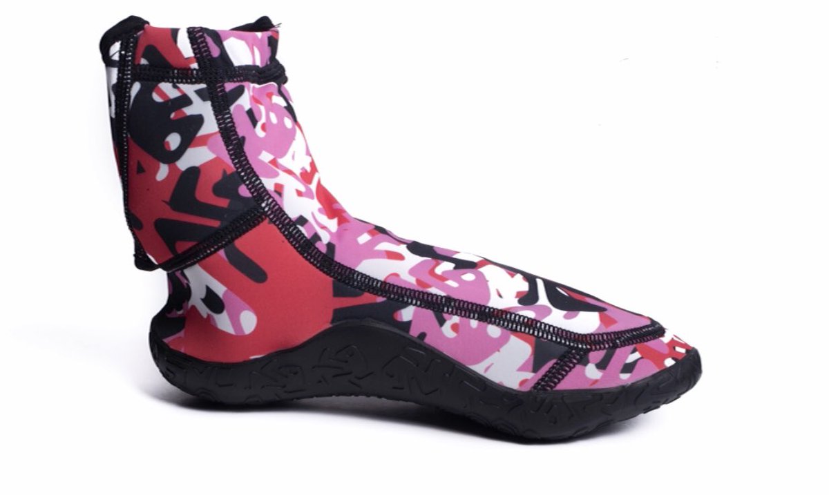 SCRoundnet's tweet image. Our friends at @sockwa have dropped some🔥 with their #limitededition camo G-Hi models (safe to use in water, on sand, or on concrete)! Use promocode “SCROUNDNET1” at checkout for 25% off ANY product (sockwa.com)! Grab the #1 footwear brand in #Spikeball today.