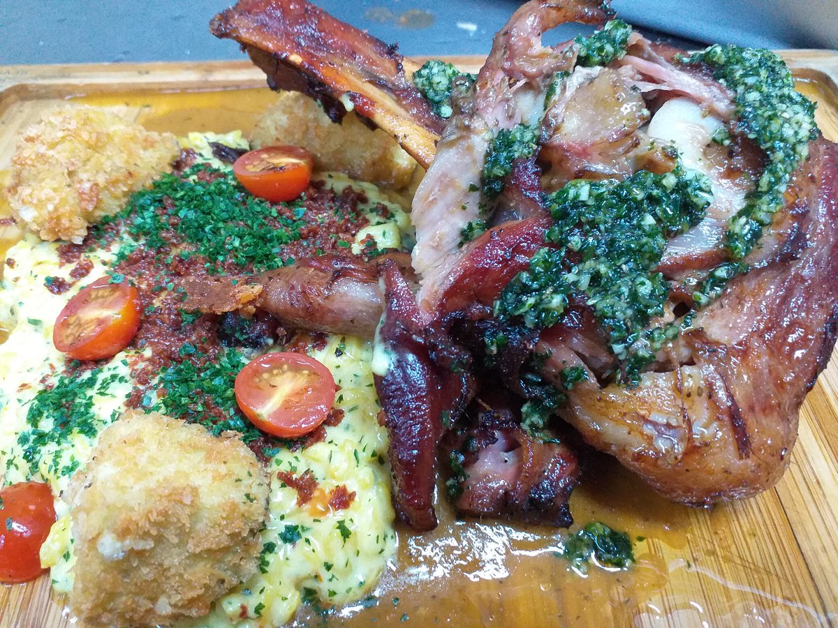 Ossobuco, risotto y gremolata <a href="/CCastellanoSate/">Castellano Satélite</a> <a href="/GrupoCastellano/">GrupoCastellano</a>