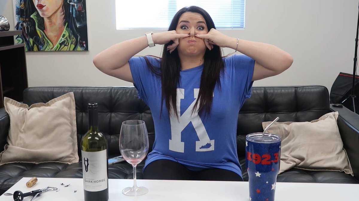 melissamq's tweet photo. Well, @LukeBryanOnline has the whole world scared... and I think I am best friends with @lukecombs fiance! 😂 Watch #grapesandgossip now: https://t.co/w2eLnLByml https://t.co/Oarbwg0UMS