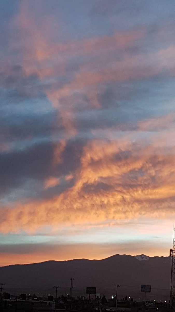 ay_nat's tweet photo. @PaolaRojas el atardecer en toluca https://t.co/Ric0VH3ckw