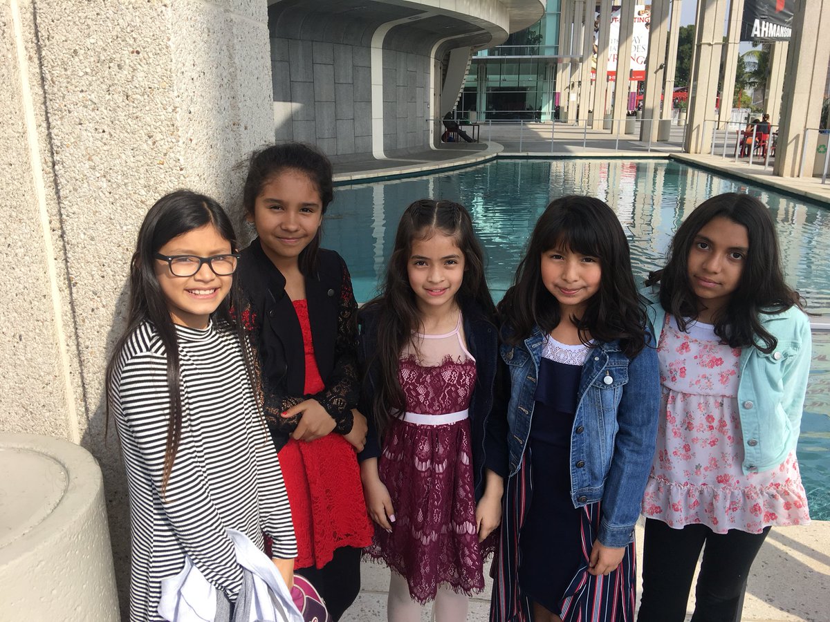 MrsTateMaxwell's tweet photo. Disney Concert Hall Field Trip for these lucky students...We watched the LA Philharmonic perform ๐ถ and learned about Minimilism and patterns in music then lunch in the โ๏ธ just in time before the ๐ง #tatetimes2018_19 #learningintherealworld @duarteusd @Maxwell_IB @MaxIBPrincipal https://t.co/PVoT6kmuB5