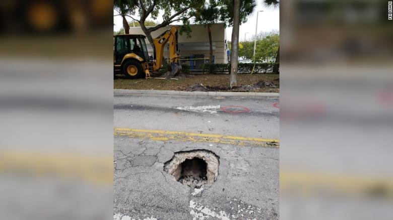 CNN's tweet image. Public works employees in Florida were responding to reports of a possible sinkhole when they stumbled upon a "very small, very claustrophobic" tunnel leading to a Chase bank, according to the FBI cnn.it/2UovwbE