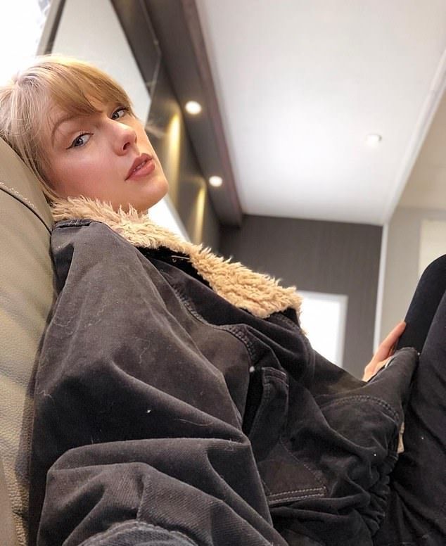Swiftie13_87's tweet photo. Having a really bad day. So I decided to treat myself. This beautiful jacket will be here in about 7-10 days. #SwiftStyle #TreatYourself #ImSickOfCrying https://t.co/DmuwJUr98p