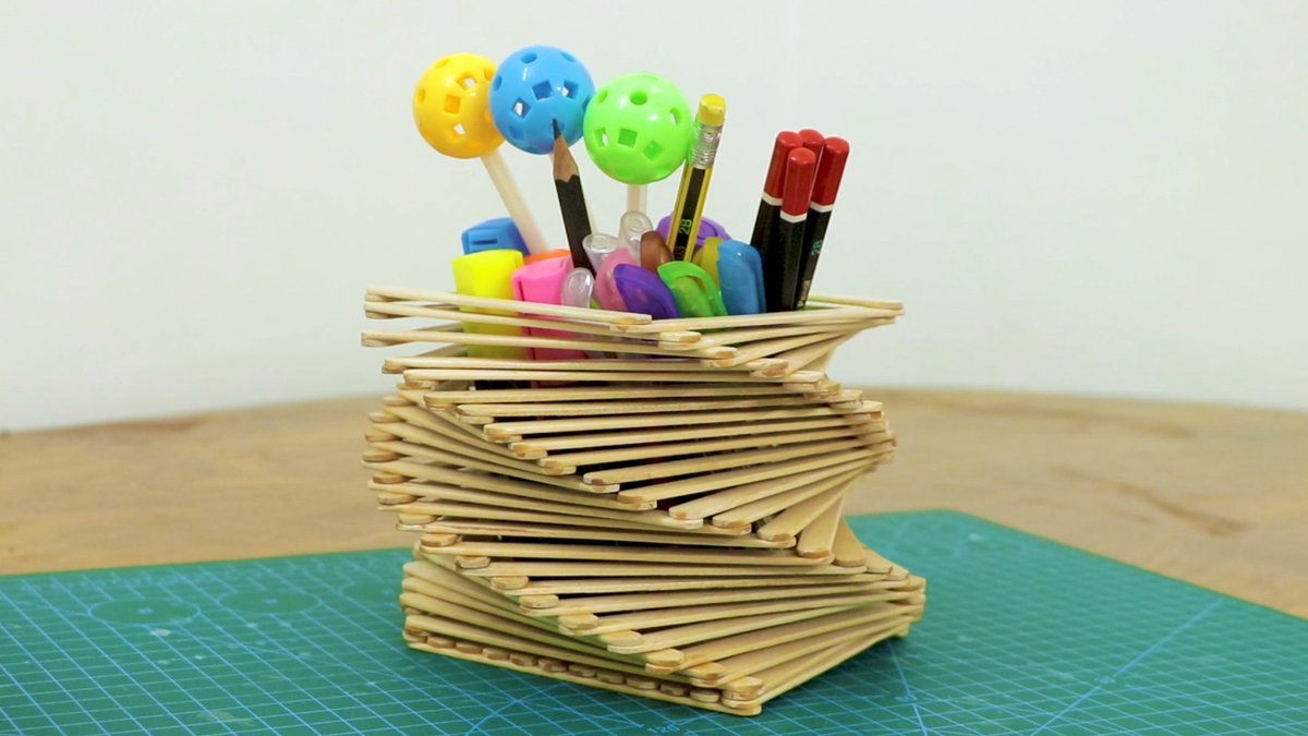 Ice Cream Stick Pen Holder Easy 
▶youtu.be/qXVB_u-0Y48