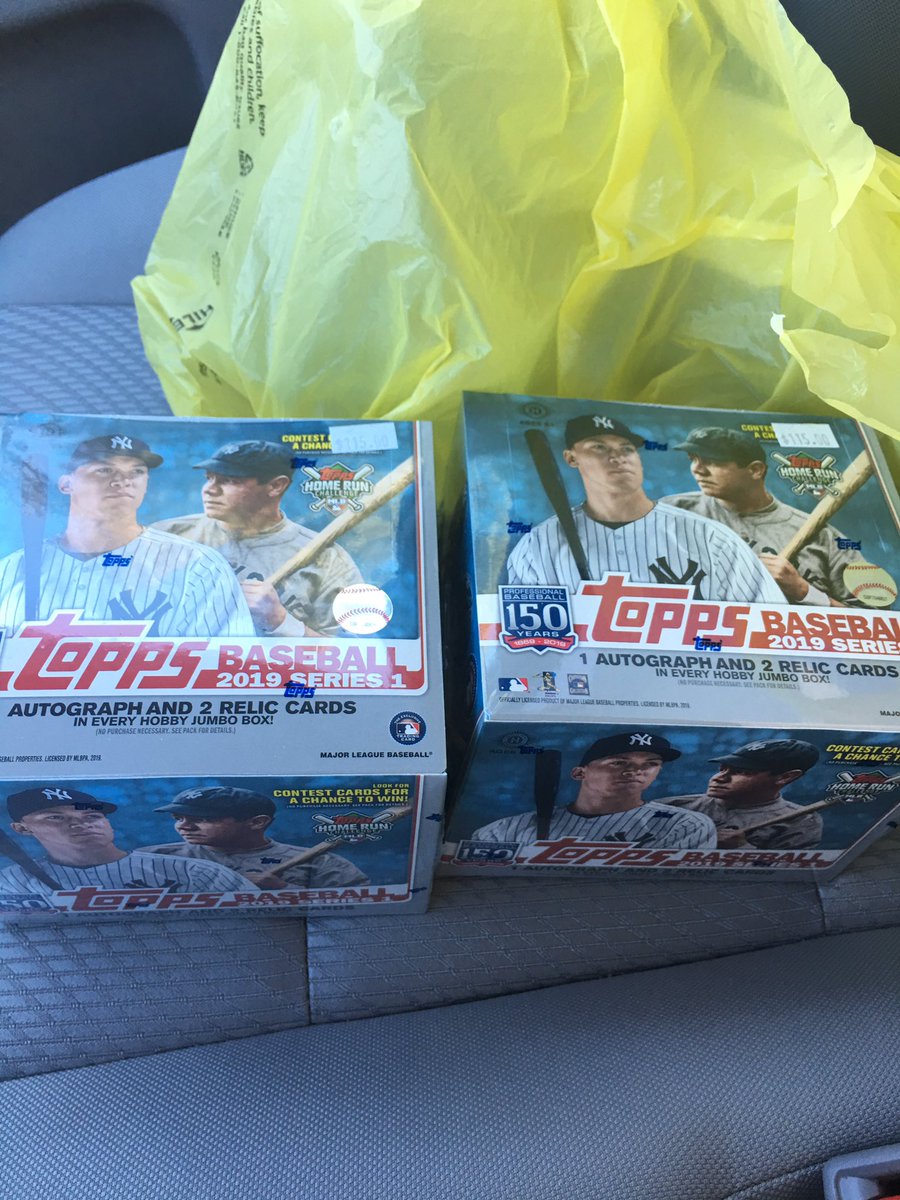 RockBlink's tweet photo. @Topps can’t wait to get off work #ripsomepacks #toppscards #topps2019 https://t.co/IO6Ut5RxmY
