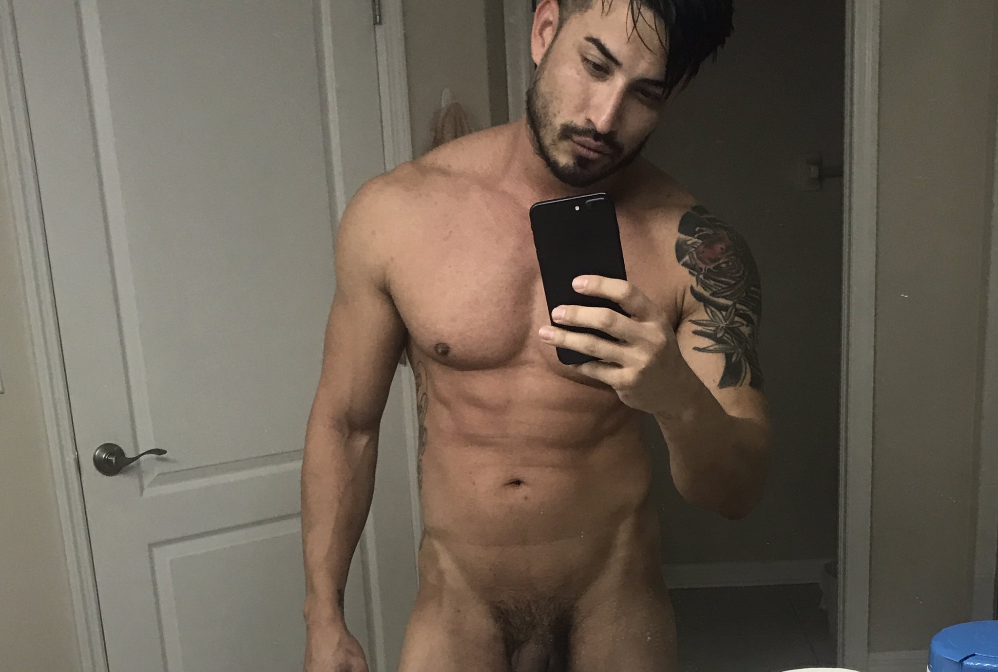 Use code Hvance at checkout at https://t.co/07yO7CO74C for your free gift 🎁 🐷 https://t.co/vYk8p9vdBV