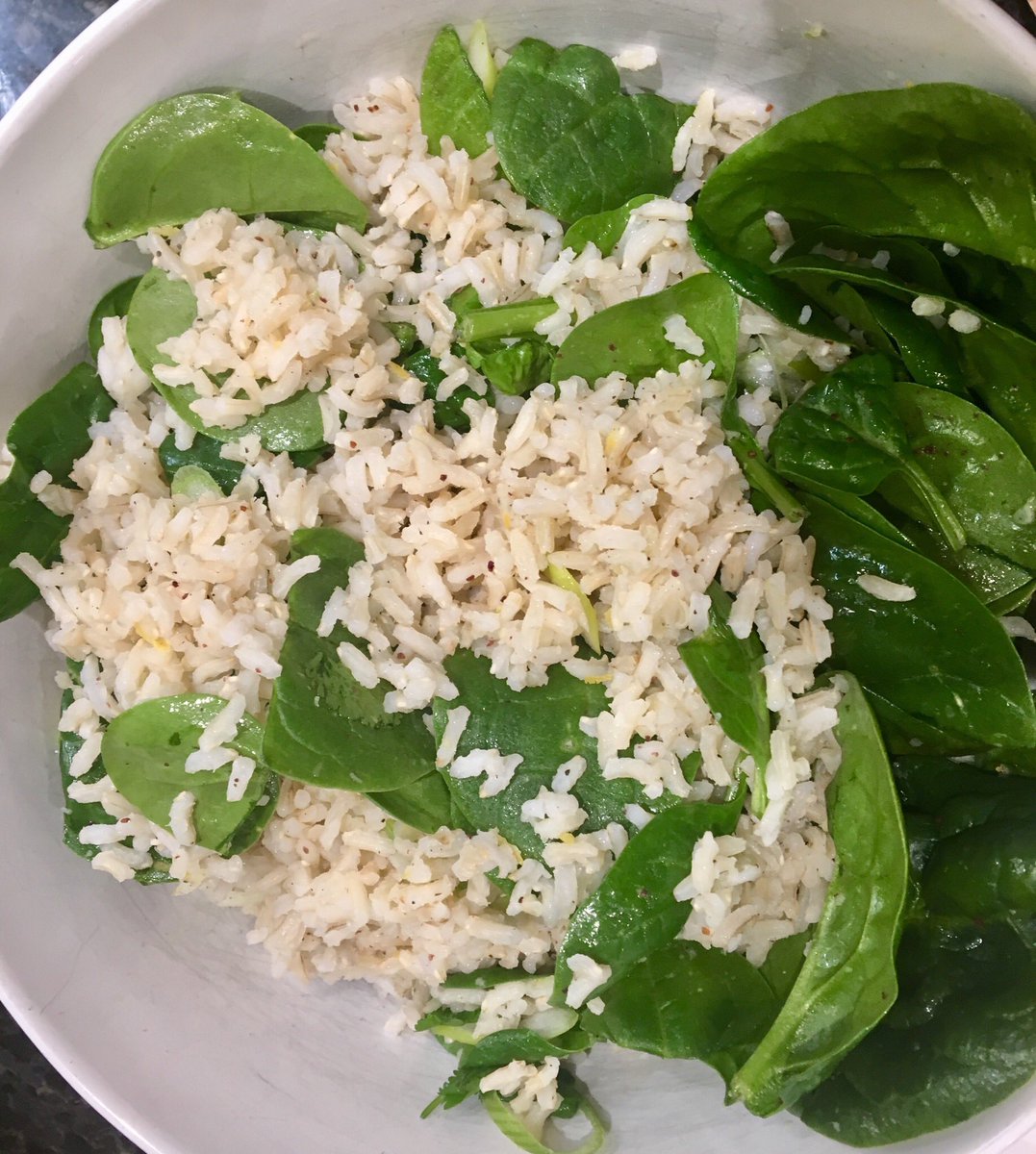 skyhighshoes's tweet photo. Attempt at proper veggie cooking tonight - crispy kale nachos &amp; sumac spinach rice! Pretty tasty too!!  #goveggie #meatfreewednesday https://t.co/1AAQtA6aRG
