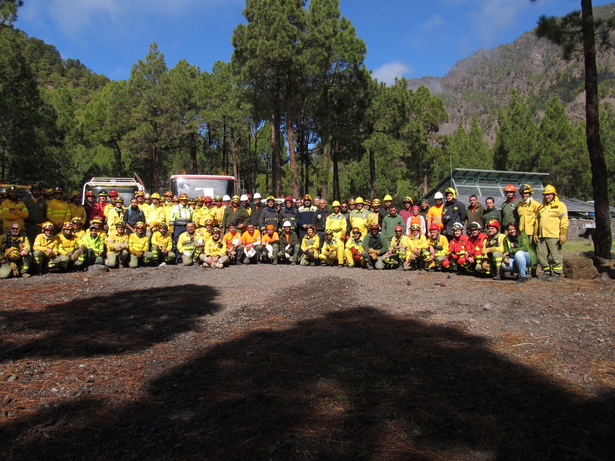 ferrandalmau78's tweet photo. Días de duro trabajo entre #Jornadas #Pirojardinería @aytoelpaso
y 1er #HidroLAB @PNCaldera @CabLaPalma
Nos vamos muy satisfechos con los resultados
#IIFF #IUF #Formación #Autoprotección
#Ciencia #Forestal aplicada al servicio de la ciudadanía
¡Un placer!
Enhorabuena
Gracias https://t.co/rH9HapfDQP