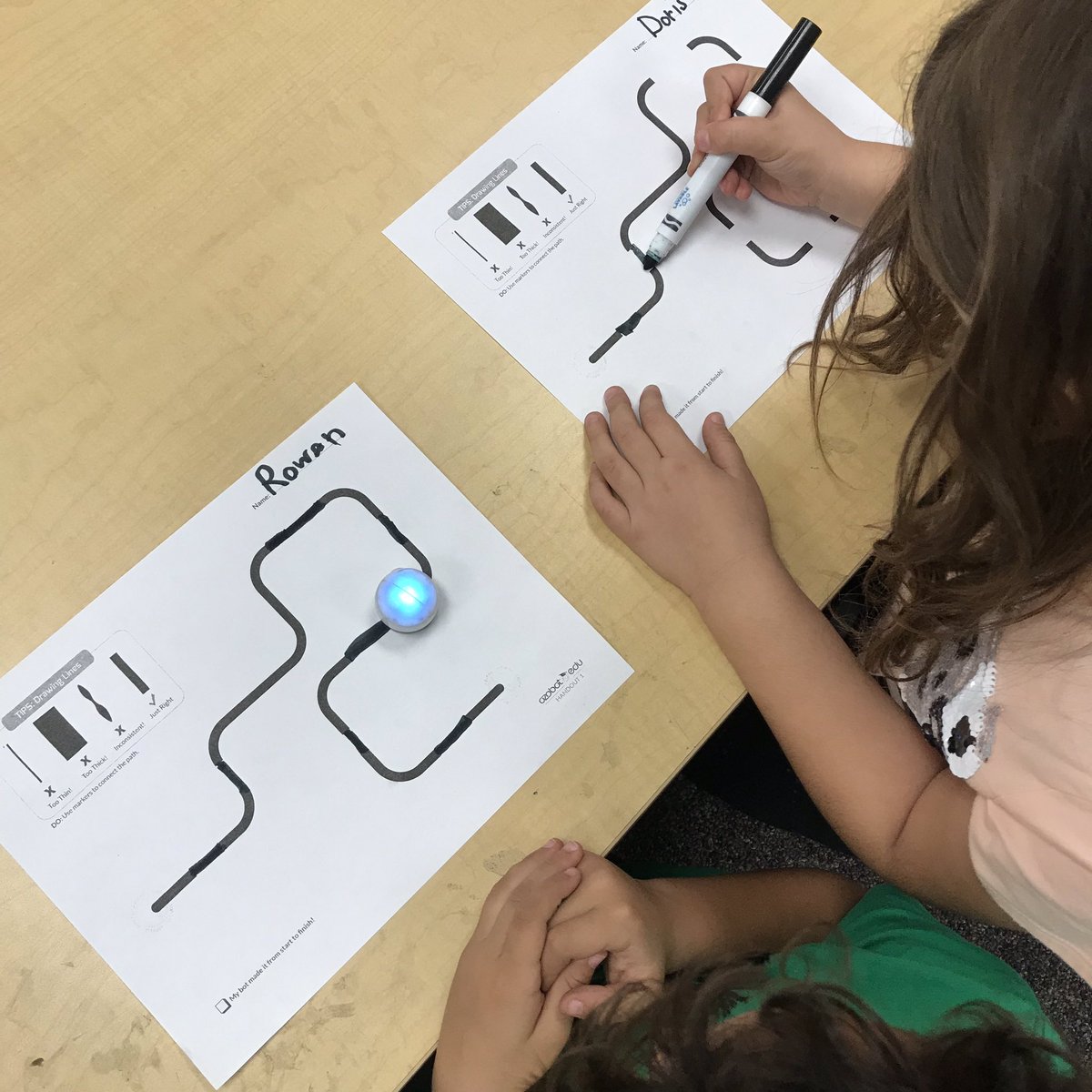 caridenny123's tweet image. Ozobot Basic Training Day 1- Kinders started by examining Ozobot and practiced turning it on and off. We also learned how to draw “just right” lines and corners for Ozobot to follow🤖✅ #CodinginKinder #CHESHawks @Ozobot @BuhrCHES @PowayUnified @PUSDinnovate