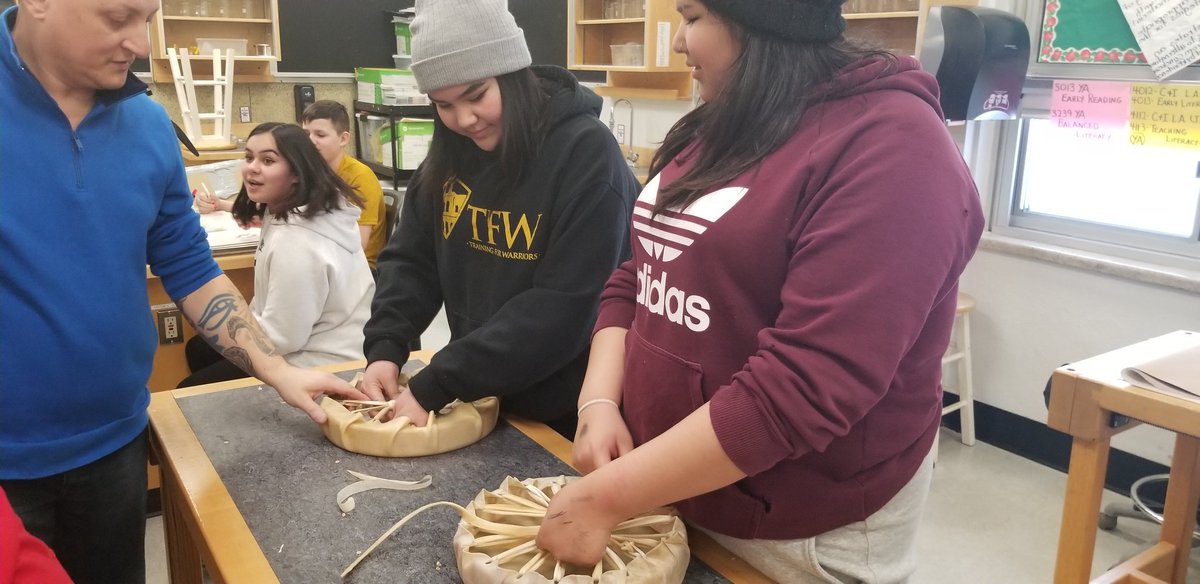 Kingsway students working with friendship center on handdrum making project. So many good teachings. Nice to have @NickBertrand9 in the house to help and @AnikaCheyenne #LPStb