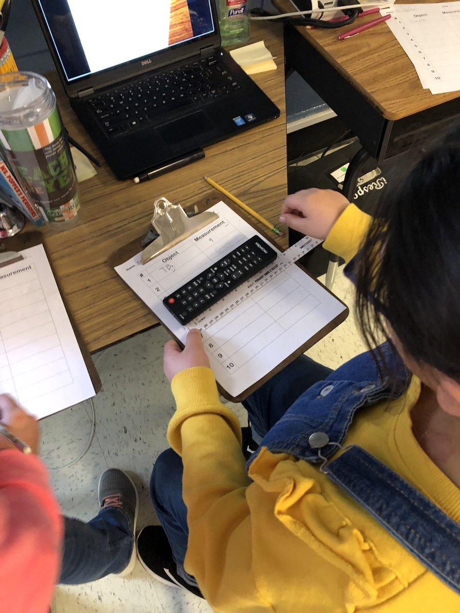 JoniAdams20's tweet image. Measure, check, plot, repeat!  Math is more fun with a friend! #partnermath