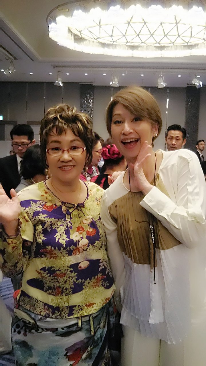 桜花昇ぼる En Twitter こなもん大好き 千房 ね とナオミオードリーの台詞 笑 中井会長 にお声がけ頂きまして 難波スイスホテル でありました 関西演芸推進協議会 新春例会 に出席させて頂きました 宮川花子 さん お弟子さんの 宮川隼人 さん