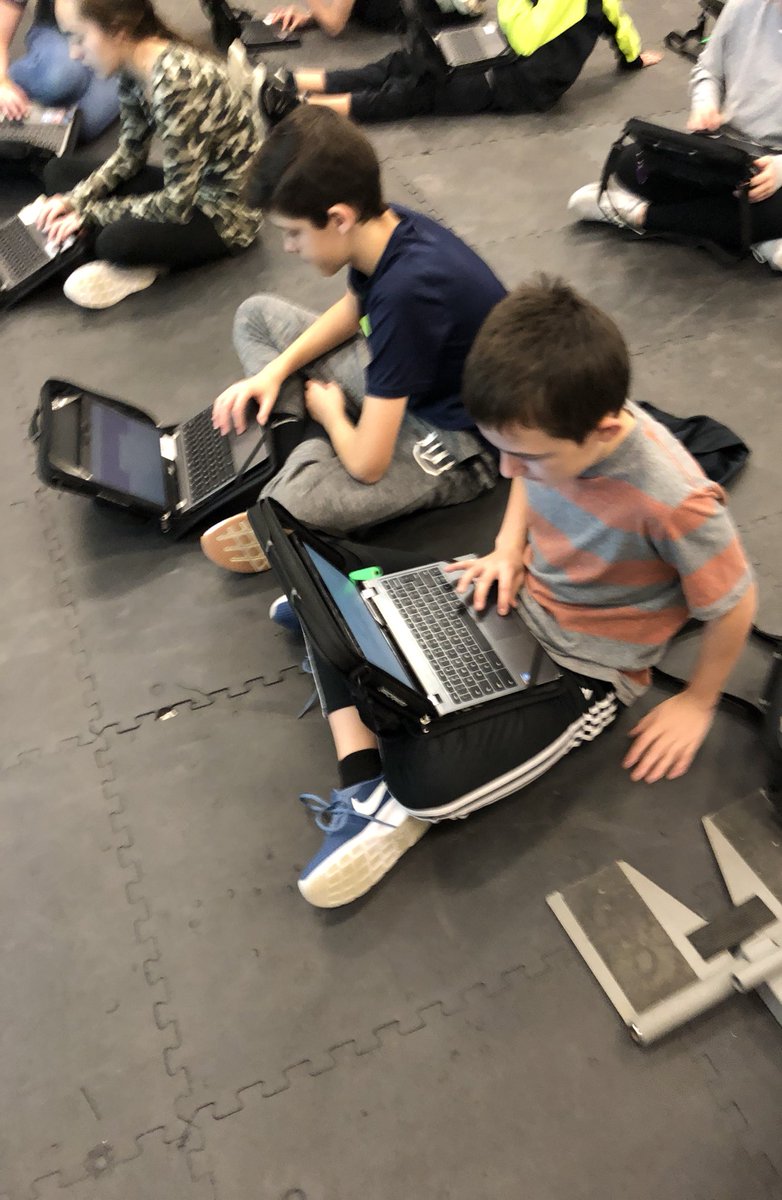 FMSEaglesPE's tweet photo. 7th and 8th graders learned about the effects of smoking and using e-cigarettes during health. We are so proud of our students for being so attentive and open during our discussions! #wsdFIT #WSDlearns #EaglePride https://t.co/oHCEujSYBt