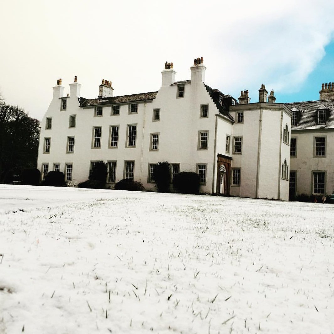 IslayHouseHotel's tweet photo. A blanket of snow in our garden, beautiful! ❄☃️ #IslayHouse #IslayHouseMoments #IsleOfIslay #Scotland https://t.co/8UNxH5rbJH