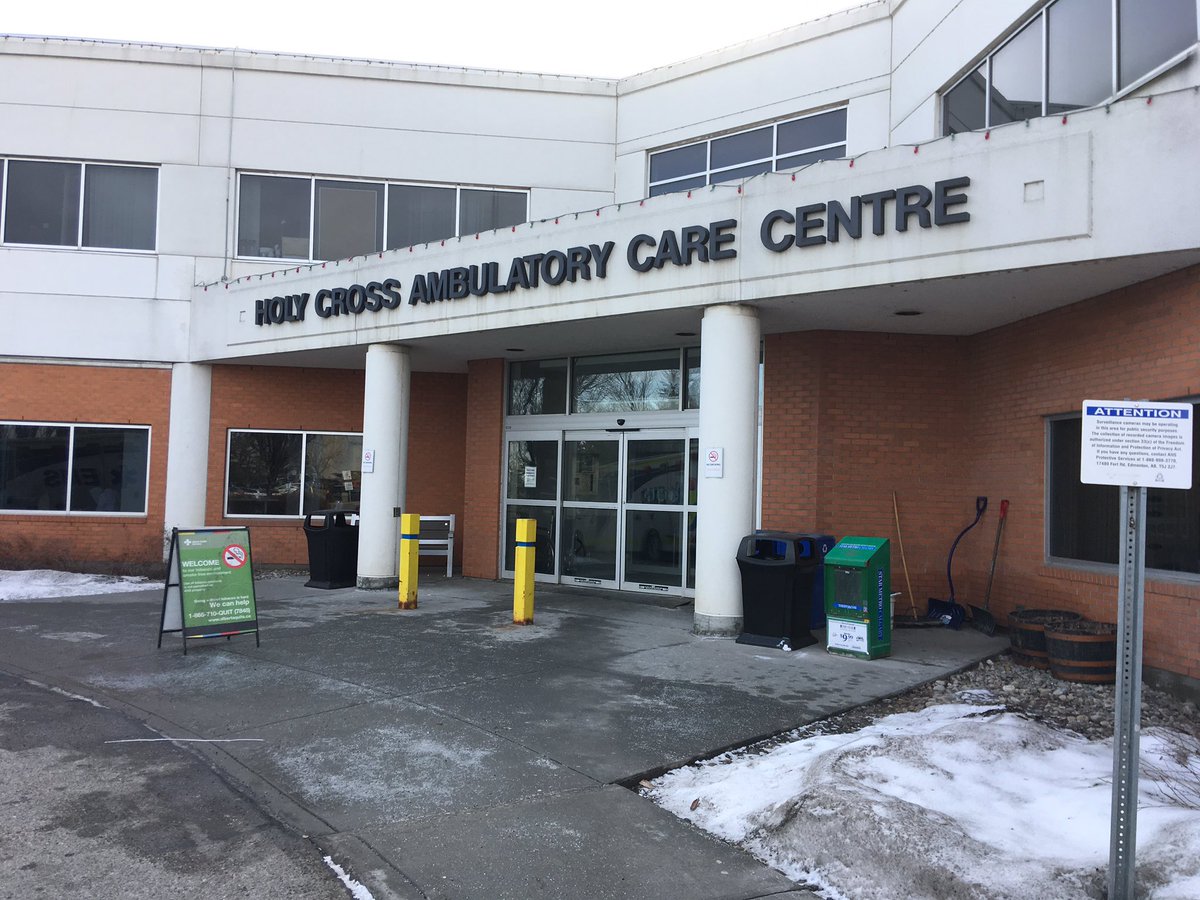 AHS_YYCZone's tweet photo. Lots of people dropping off expired or unwanted medication at Rockyview General Hospital’s Medication Take Back Day. Come by anytime until 6pm today and keep potentially harmful drugs out of the landfill and out of the wrong hands. #DrugSafeAB https://t.co/2wLeLdapiS