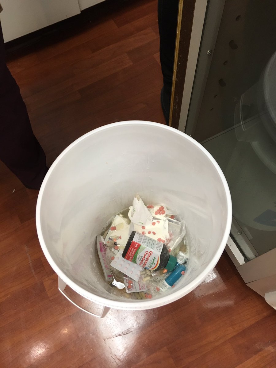 AHS_YYCZone's tweet photo. Lots of people dropping off expired or unwanted medication at Rockyview General Hospital’s Medication Take Back Day. Come by anytime until 6pm today and keep potentially harmful drugs out of the landfill and out of the wrong hands. #DrugSafeAB https://t.co/2wLeLdapiS