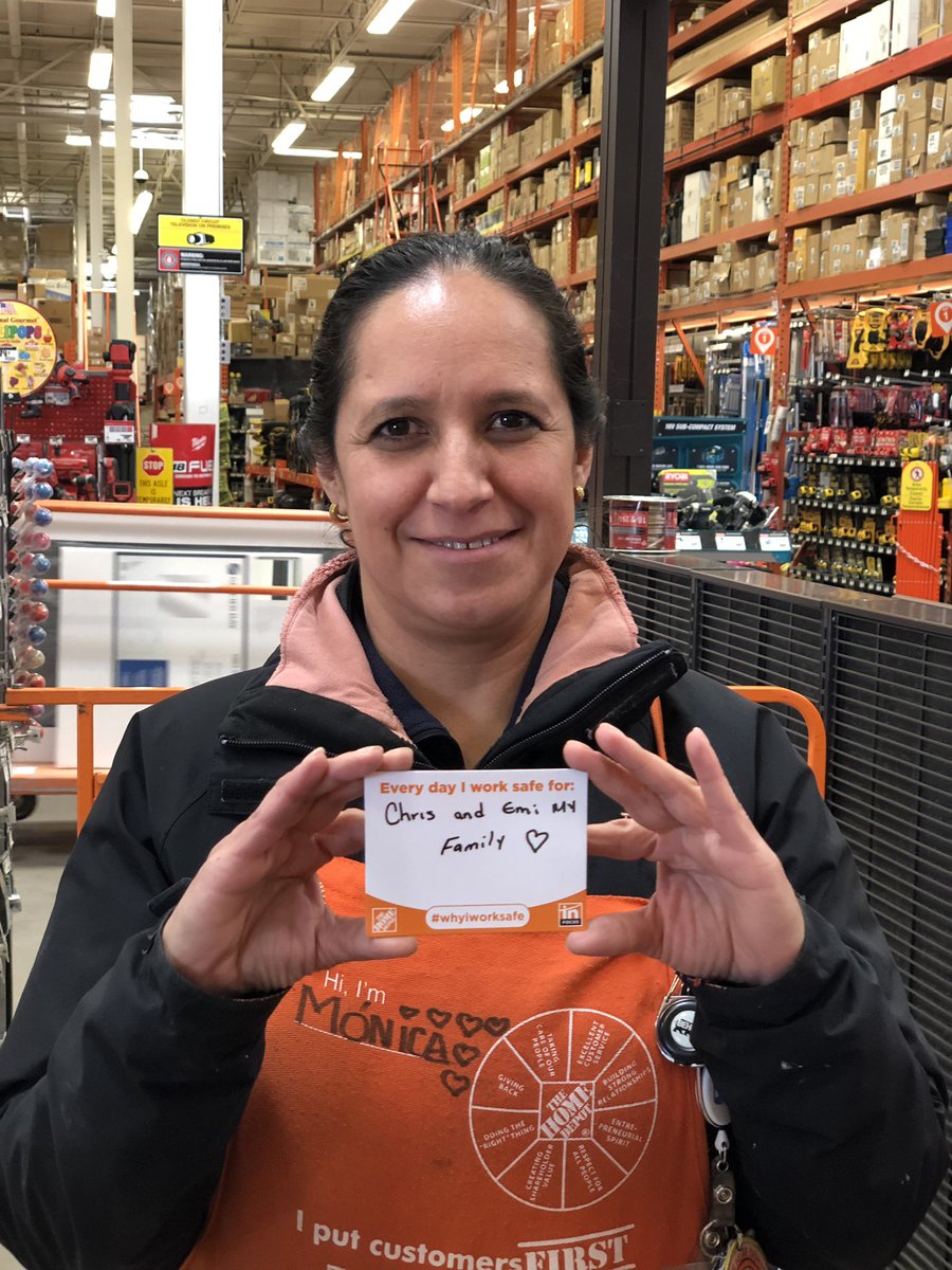 522frontend's tweet photo. Cashier Monica works safe to make it home and see her family!  #whyiworksafe https://t.co/YbxhrMSHpo