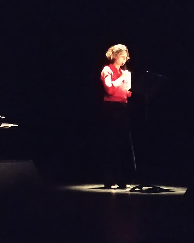 XtineSALLES's tweet photo. Ce peut être sublime la littérature quand elle est lue avec émotion, phrases incarnées à fleur de peau par #HyamZaytoun à la #MaisonDeLaPoesie ce soir. #LeTripode éditeur heureux de Vigie, premier texte d'Hyam. Une pépite à plus d'un titre...@anneetarnaud https://t.co/YQ4rFw0U6s
