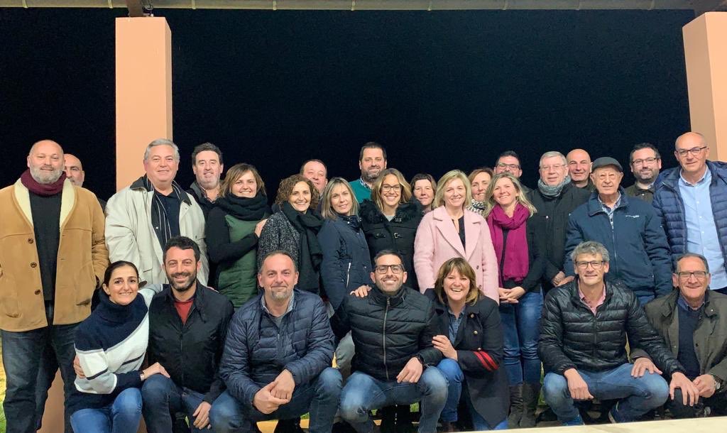 ppsapobla's tweet photo. Avui la junta del Partit Popular de sa Pobla ha proclamat a na @violetarm67 com la nostra candidata a Batlessa de sa Pobla per el Partit Popular #prePParats #maig2019 https://t.co/oEuXK3KBWc