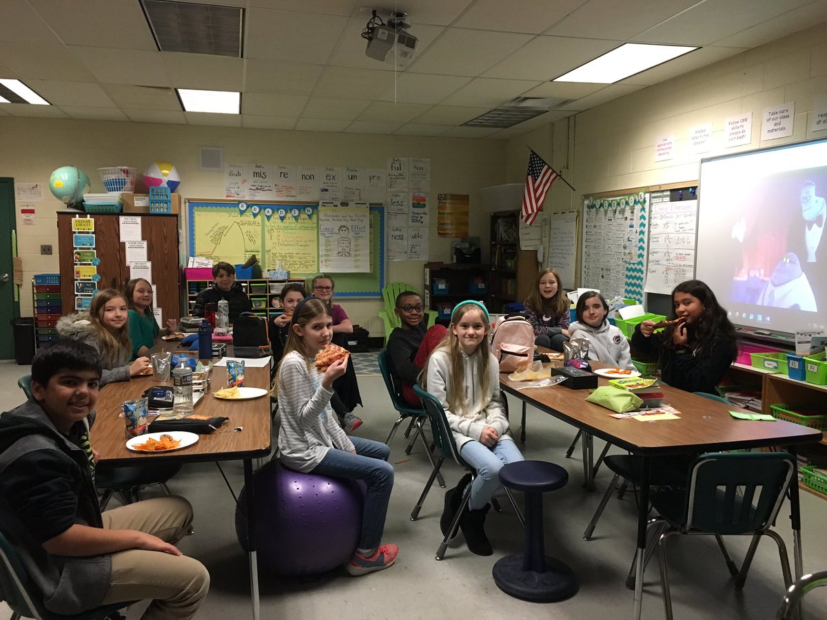 So proud of my kids that reached the reading AR goal! Over half the class achieved their AR goal by reading and passing their AR quizzes so we celebrated together with pizza and movie during lunch 😃🍕<a href="/GESGATOR/">Garrisonville Elem.</a>