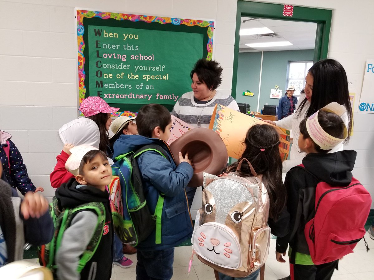 MsDelgadillo7's tweet photo. Spreading kindness to our counselor, custodians, cafeteria staff, principal and vice principal! We loved making them all smile!
😁❤😁 #thisisburke #GreatKindnessChallenge https://t.co/HMOaMYq0A9