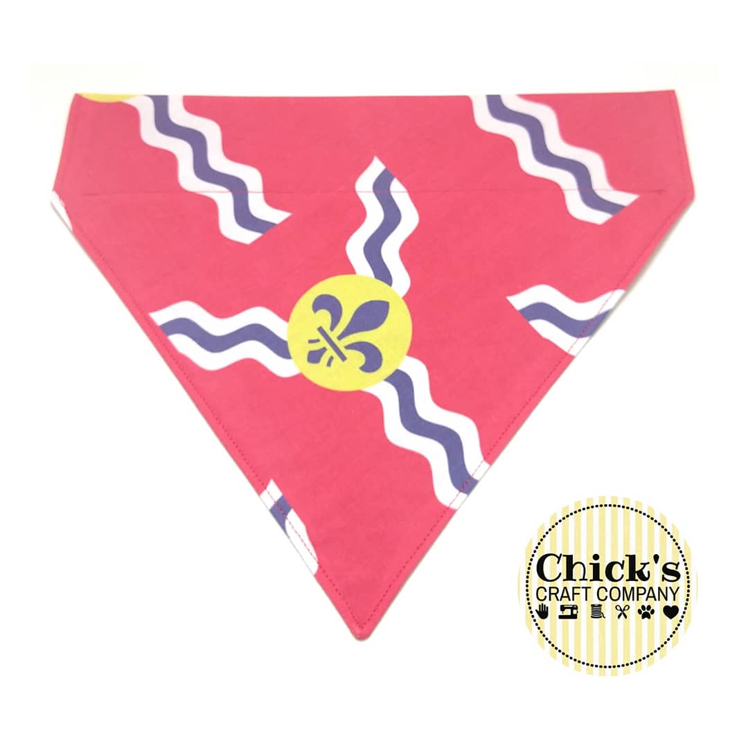 ChicksCraftCo's tweet photo. Show your STL pride with the original St. Louis Flag dog bandana! 

You can add any of our 28 trim options for a unique look! 

Sizes XS to XL available here: https://t.co/IkfDH3vxic https://t.co/yYrttgCttb