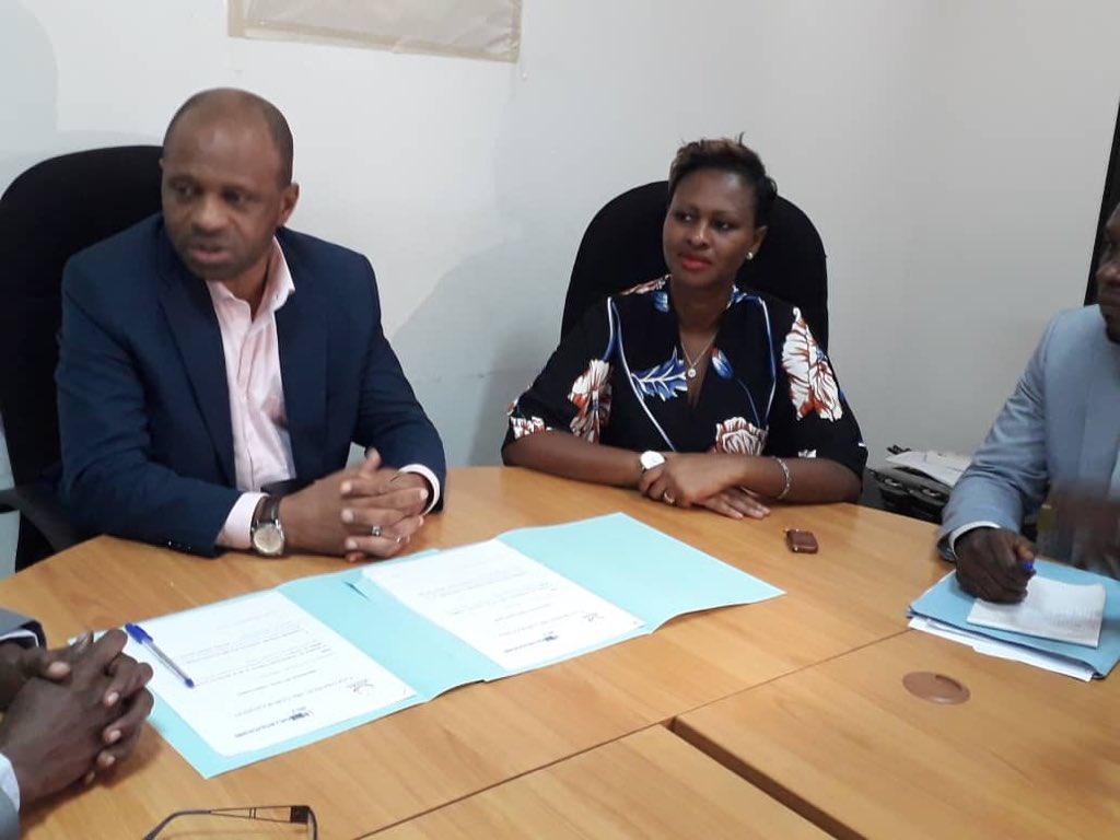 Mesrs_Gn's tweet photo. Le @Mesrs_Gn a signé ce mercredi un partenariat avec l’Organisation Nationale d’Appui à la Mutualité. Cet accord s’inscrit dans le cadre du programme de mutuelle santé universitaire visant à assurer une couverture sanitaire pour les enseignants et étudiants. https://t.co/OMHmSvSkD1