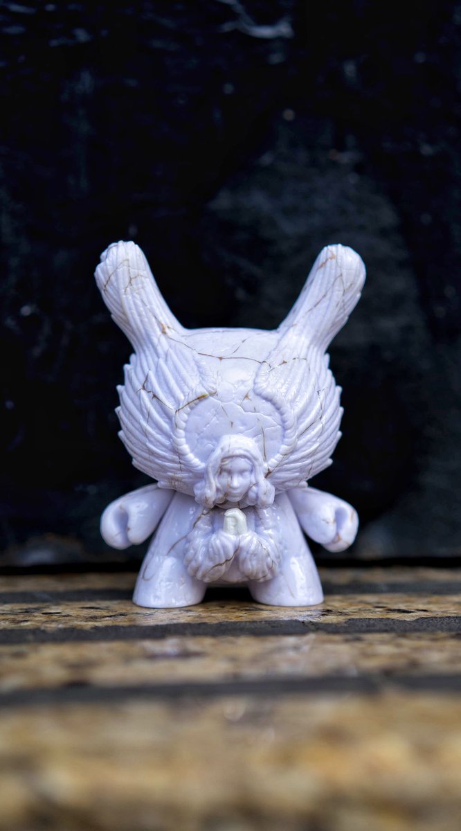 _myplasticheart's tweet photo. Gabriel by @jryuart is the companion piece to the previously released Azaezel Dunny by @jonpaulkaiser Available starting FEB 1st at #myplasticheart.com #gabriel #arcanedivination #dunny @kidrobot #designertoys #arttoys #tarot
https://t.co/CSoL2dxnxh https://t.co/S4GQXot14A