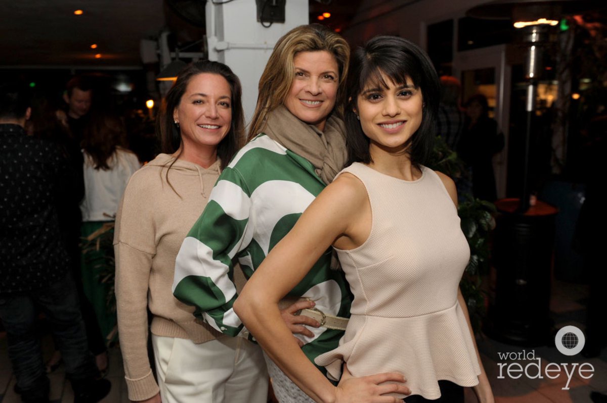 DoraPuig's tweet photo. OCEAN DRIVE CELEBRATES @AZABU IT'S 1 YEAR ANNIVERSARY IN MIAMI BEACH 🎊 HOSTED BY "THE LIST" HONOREES IN THE JANUARY 2019 EDITION!
Thank You 🙏🏻 to Ocean Drive Magazine for Nominating Me for “THE LIST"! 🥂
Great Celebration @AzabuMiami 👌
#oceandrivemagazine #thelist https://t.co/5wBl2jyGte