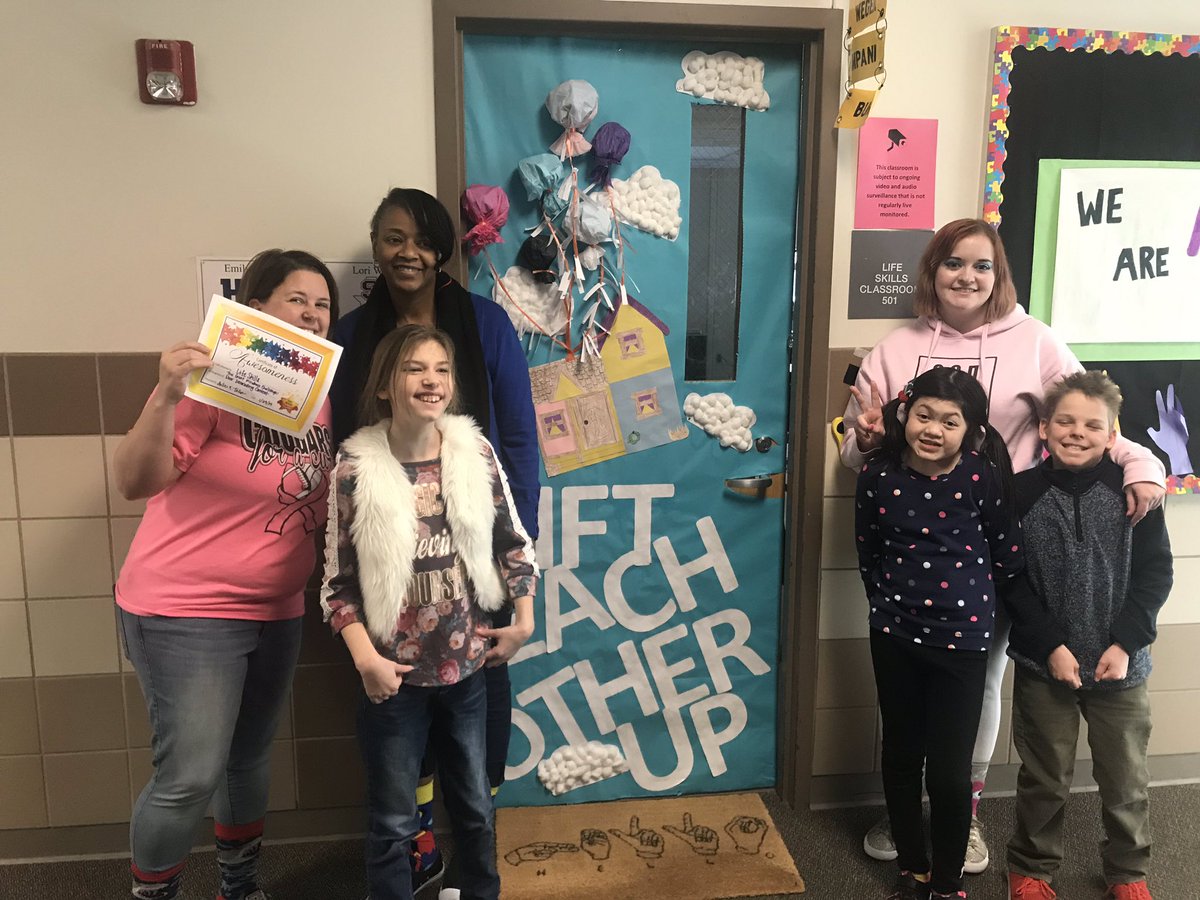 MyCMSCounselors's tweet photo. Congratulations to our Kindness Door Decorating Contest winners! Kudos on your kindness &amp; your creativity @ClarkMSCougars!! 💛🖤 #ourFISDstory #bekind #TheGreatKindnessChallenge https://t.co/plfPhHu8Ch