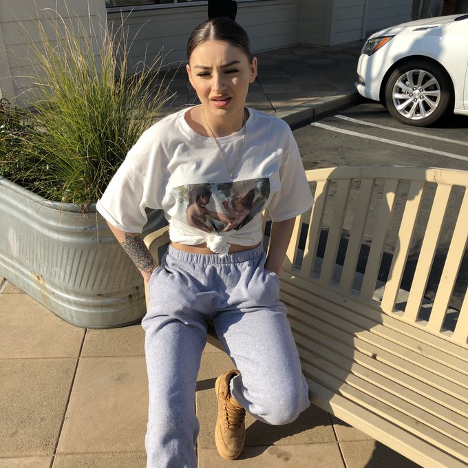 &ldquo;Ew those guys are staring at me&rdquo; https://t.co/Lwx7lR2hDm