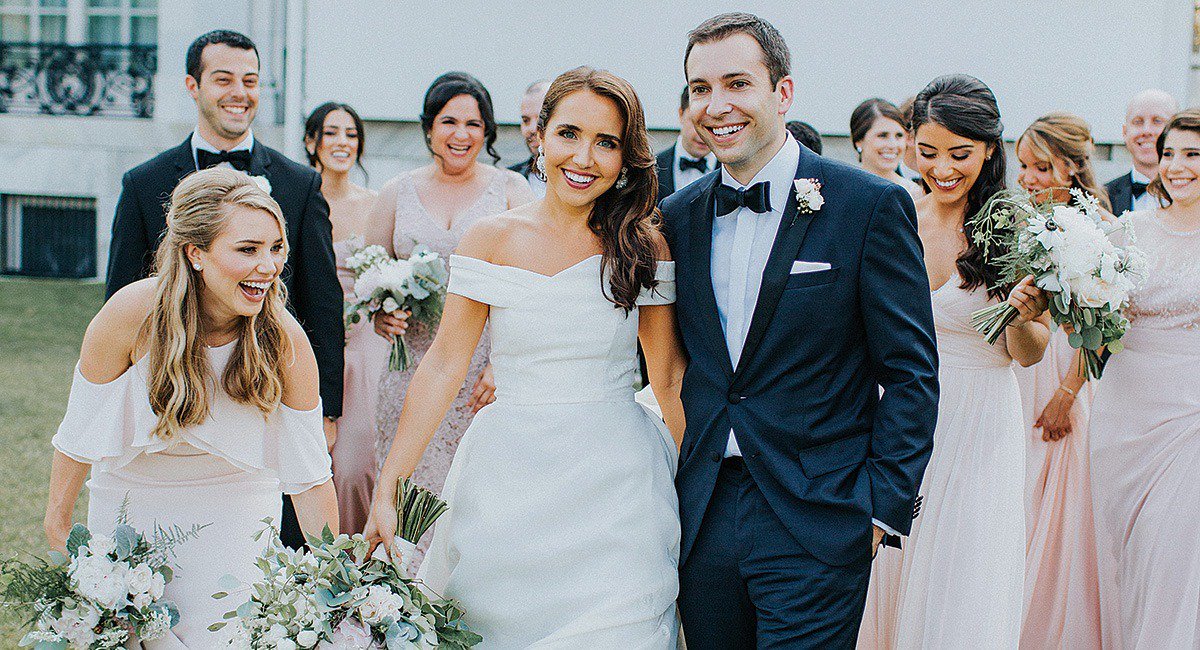 Ocean views set the tone for this stylish affair at #rosecliff in Newport, Rhode Island bit.ly/2SwzhLB