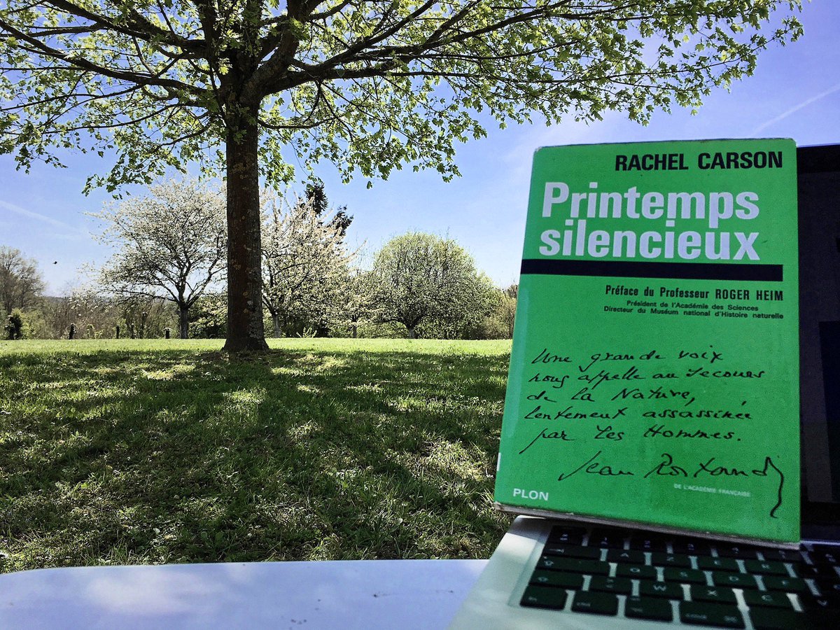 CodezArduino's tweet image. Hommage à Rachel Carson, chantre de l&apos;écologie moderne : une nano-station de mesure connectée à ThingSpeak placée à l&apos;intérieur d&apos;une réplique de son livre culte &quot;Printemps silencieux&quot; (1962). ESP32 et IDE Arduino, à retrouver bientôt en librairie...