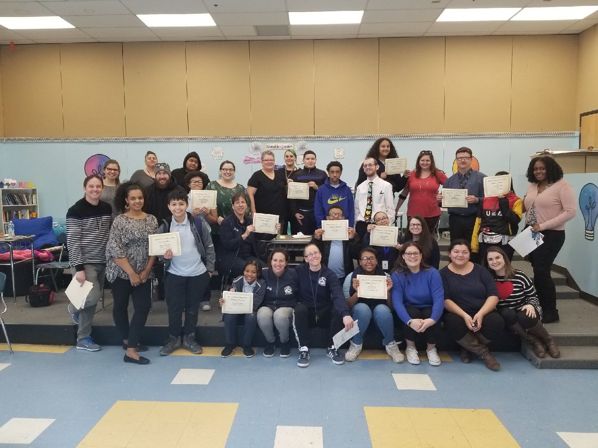 StefanieDiFran1's tweet photo. Feltonville Arts & Sciences mentoring program celebrates our students' successes! #FSASproud @PrincipalPiniat @kelleycollings @yuliandrea215 https://t.co/ZEHLUmtdjX
