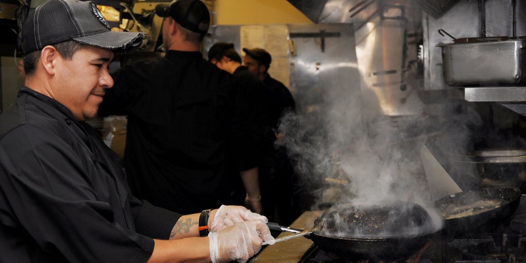 54thStreetGrill's tweet photo. The only time it's more comfortable to work in the kitchen at 54th Street!π #PolarVortex #freezing #windchills #needhotfood https://t.co/ctpb4K8nWU