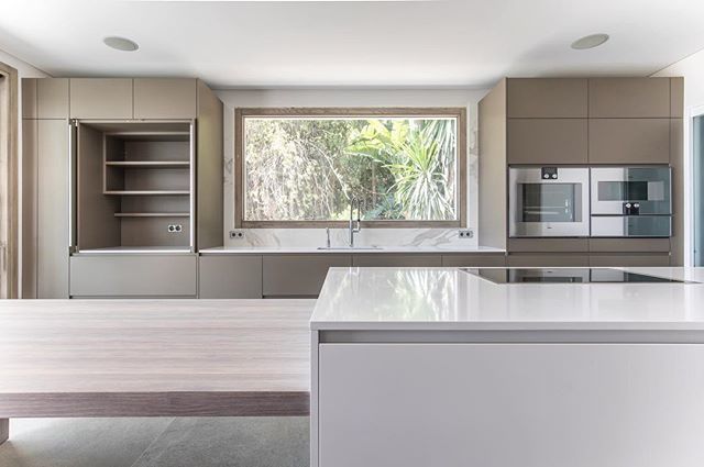 OpenhausK's tweet photo. fango | porcelain | tio @openhauskitchens
.
.
.
.
#openhaus #rationalkitchen #gaggenau #pocketdoor #kitchendesign #luxurykitchen #sussex #surrey #designinterior #interiordesign #architect #kitchenarchitecture #dreamkitchen #rationalkitchen #rationalfurni… https://t.co/IMHpKDn1kw https://t.co/Jmw3MCYo9i