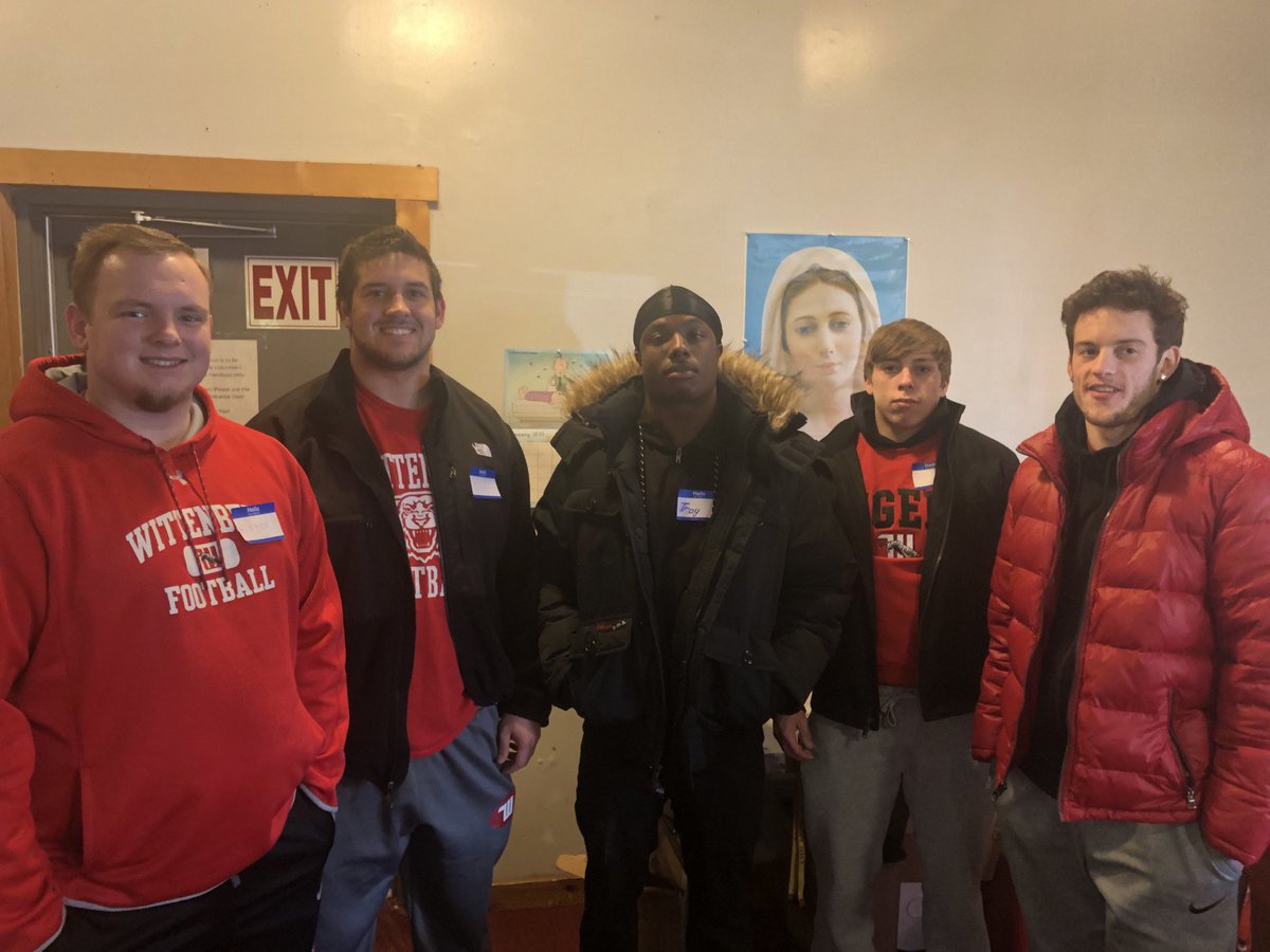Tmesch12's tweet photo. More Tigers giving back to the community at the Springfield Soup Kitchen! #TigerUp #SpringfieldCommunity https://t.co/SlAwTaxBha