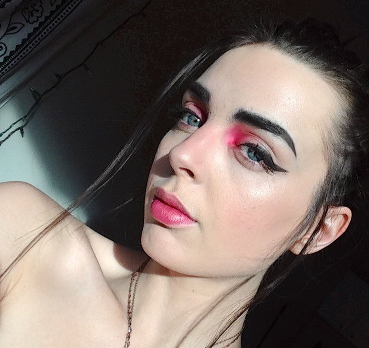 cursedfaun's tweet photo. the lighting in my living room @ this time is killer https://t.co/3sCFDUiuHc