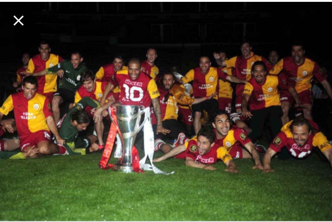 ZlfoAa1's tweet photo. @Alperen15226522 @onurkarakaaya1 Bizim de her halimiz sizin sahanız da şampiyonluk kupasını kaldırıyor, Farklı Şehirlerin sahasında sizde kupa alarak kaldırıyor.
Buna ne diyecen. https://t.co/SfyeSXQAhq