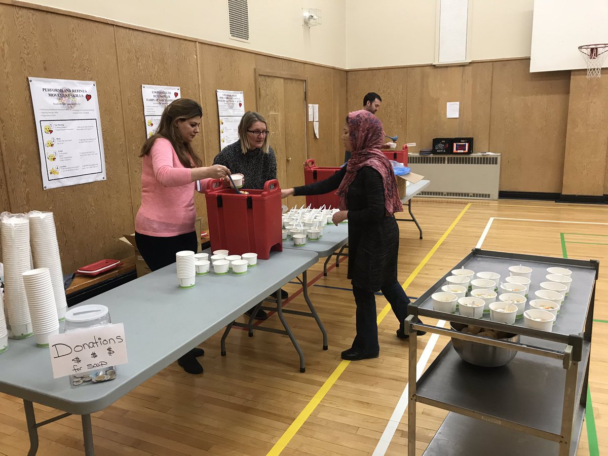 richlearningcbe's tweet photo. Our first hot soup lunch thanks to @MealsOnWheelsca - thank you also to our amazing parent volunteers and lunchroom supervisor #richlearningcbe https://t.co/plYdsOlKDc