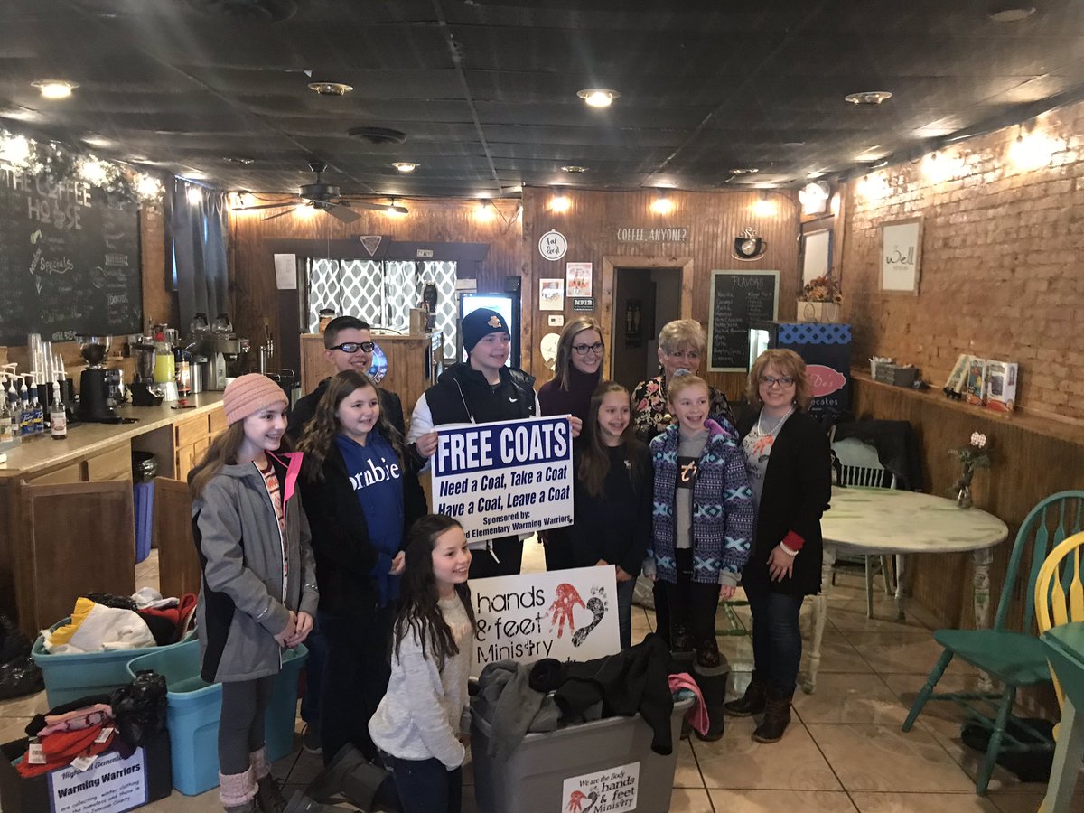 MistyWard78's tweet image. Highland Elementary Warming Warriors are helping to keep Paintsville warm! #CmPS #WarmingWarriors #ServiceFirst #HomeTownProud