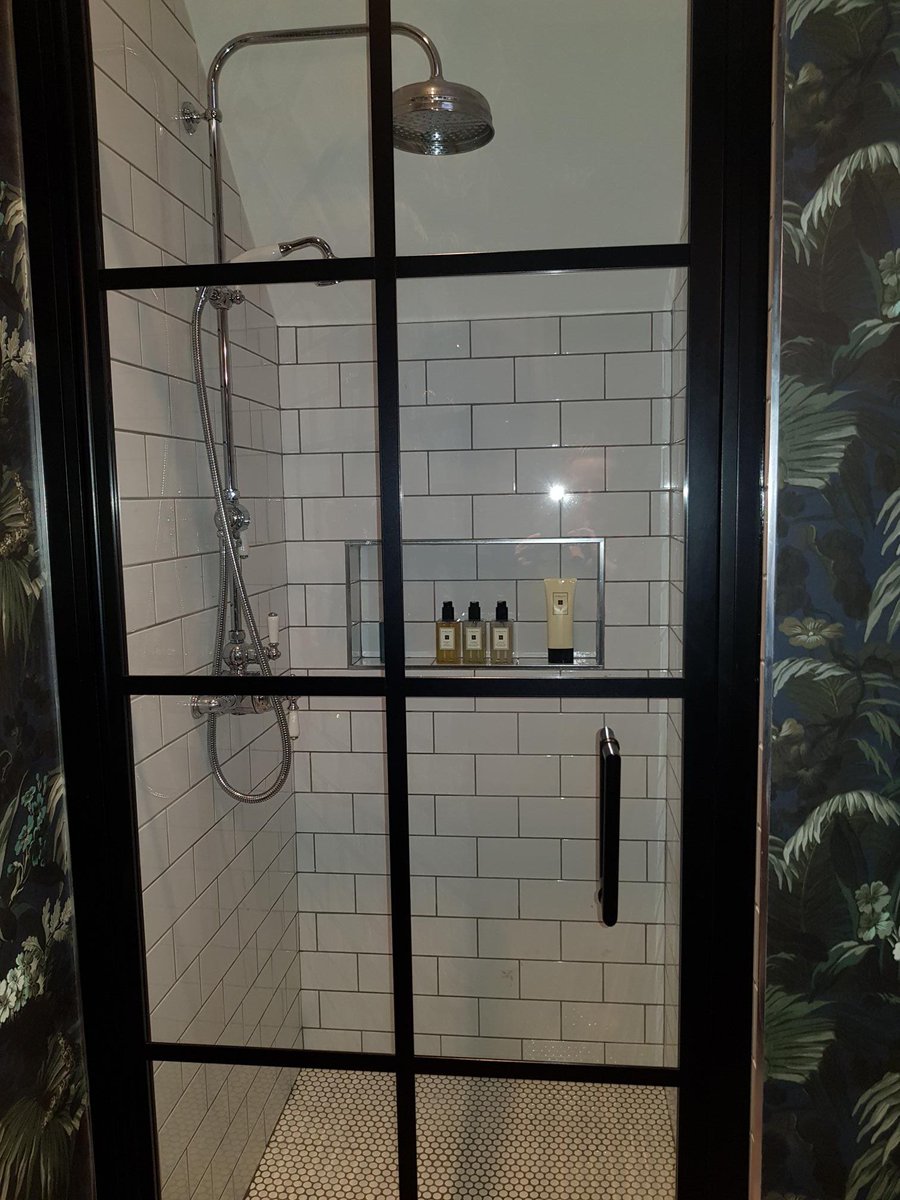 Our customer in Bursledon sent in some great photos of her completed bathroom, featuring our stunning black framed shower door from Drench <a href="/drenchshowers/">Drench Showers</a>