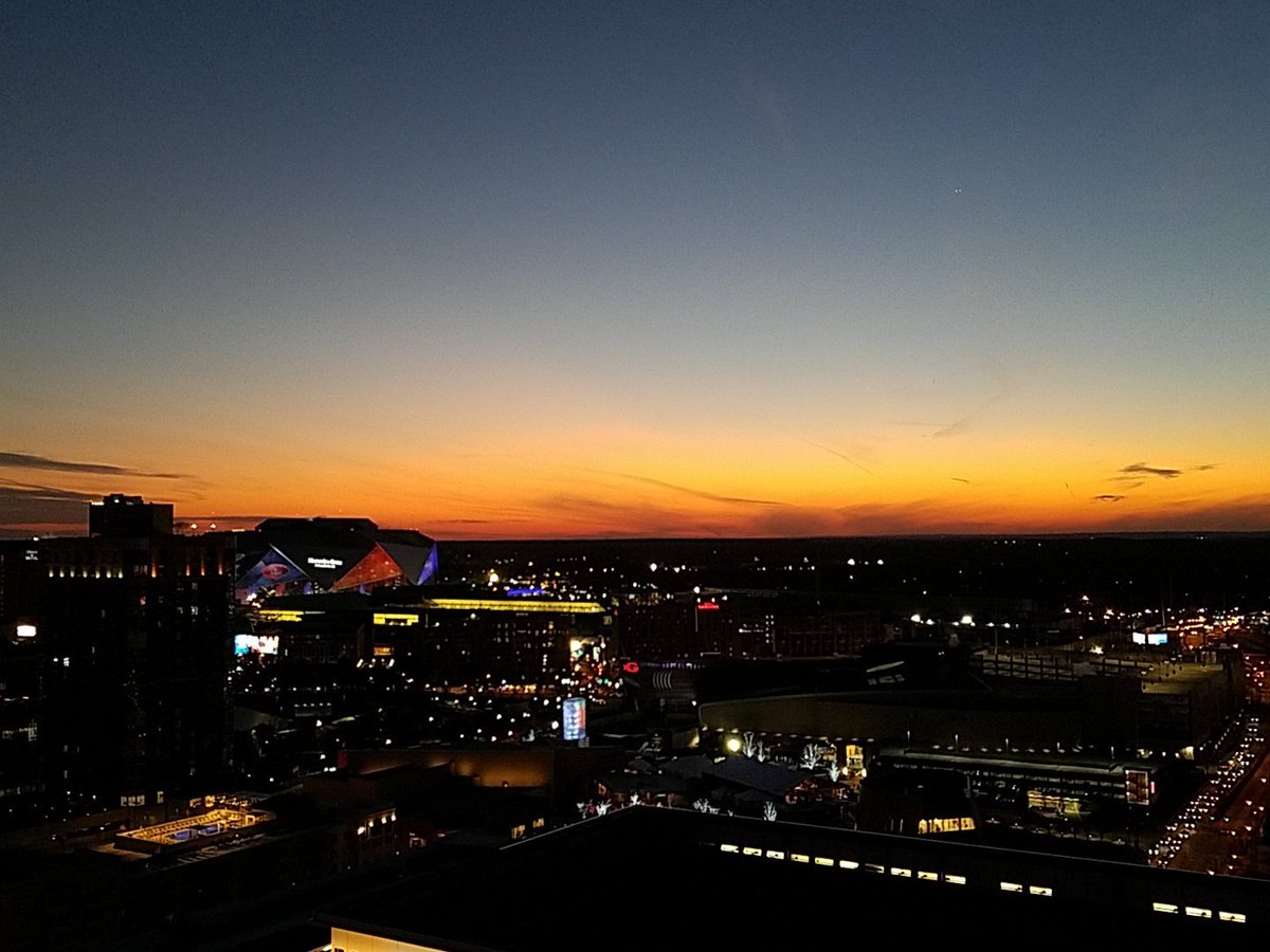 whammerkid's tweet photo. Another @MBStadium sunset closer to #ATLSB53 #ChillyButBeautiful #SBLIII https://t.co/z8i2Etsjsz