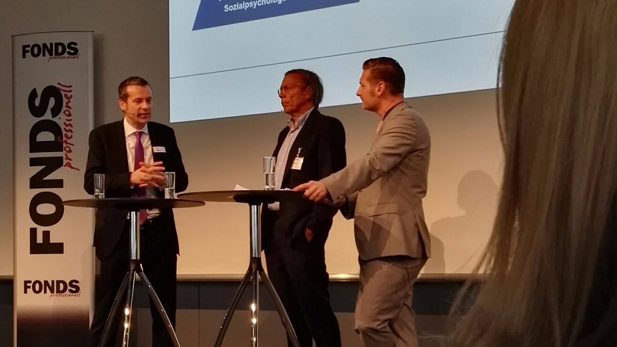 Wo er recht hat: Investitionen sind nur dann nachhaltig, wenn man das soziale und ökologische Wirken eines Unternehmens nicht getrennt voneinander betrachtet, sagt Sozialpsychologe Harald Welzer im Gespräch mit Carsten Roemheld von @Fidelity_DE. #fondskongress2019 #Mannheim